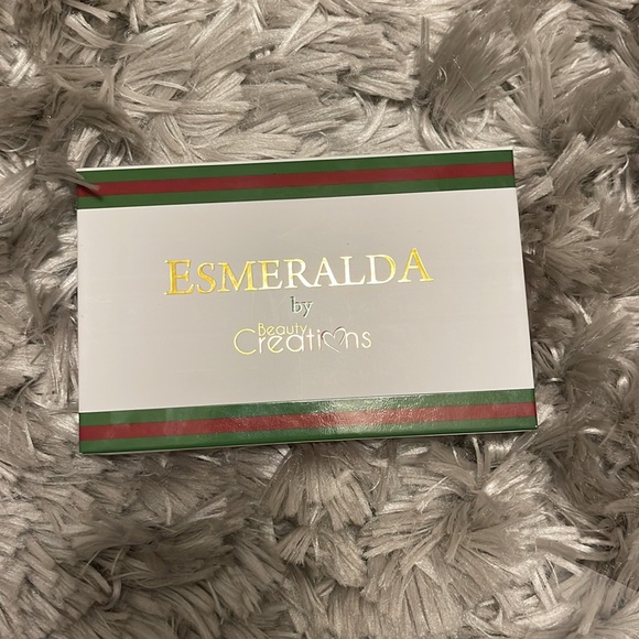 Beauty Creations Esmeralda I Eyeshadow Palette - Picture 3 of 3